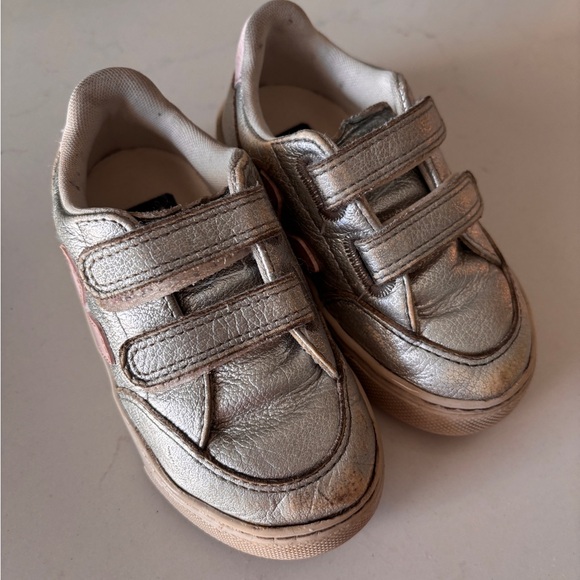 Toddler Veja - Picture 2 of 2